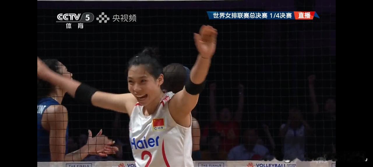 庄宇珊们打疯了，中国女排把USA送回了家3:2，我们赢了！主场沸腾了！世界