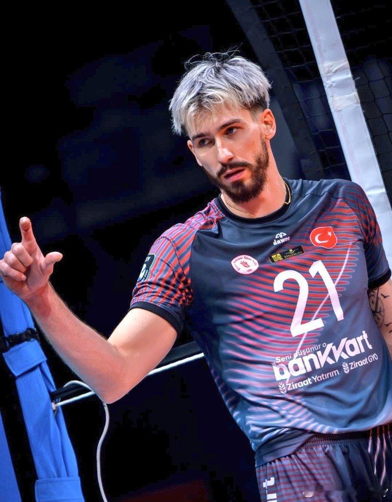 土超男排安卡拉农行直落三局3-0击败伊斯坦布尔GSK豪取6连胜。福尔纳个人贡献1