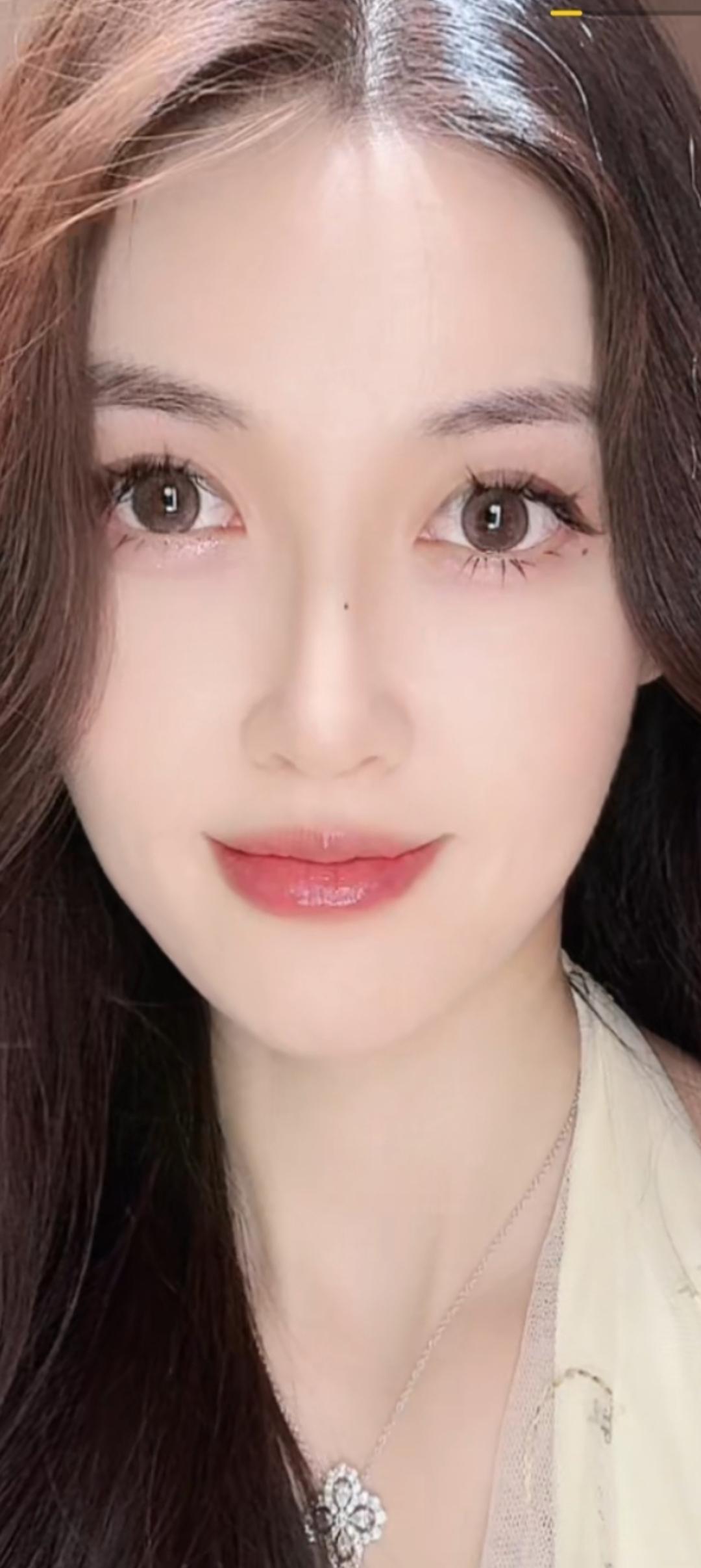 温柔甜美的微笑，散发着迷人的魅力！😊✨