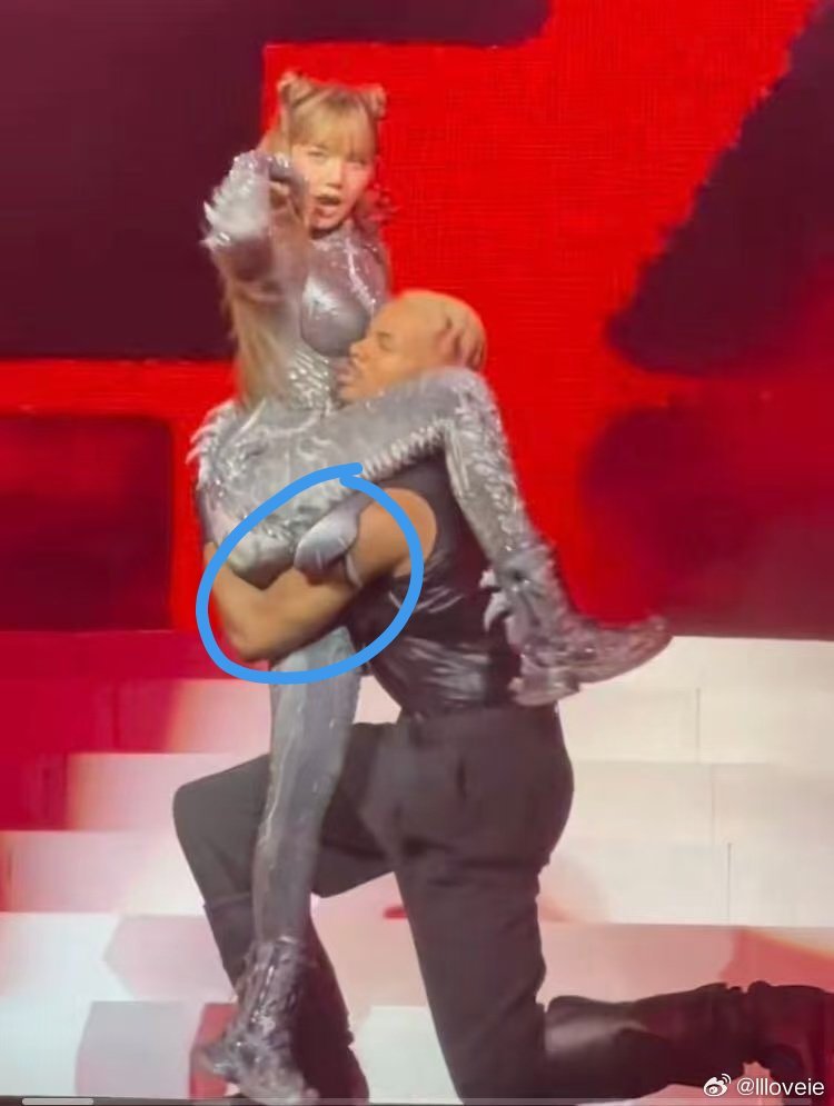 Lisa性别到底是啥？什么器官都有我真的想问问他平时上男厕还是上女厕呀？