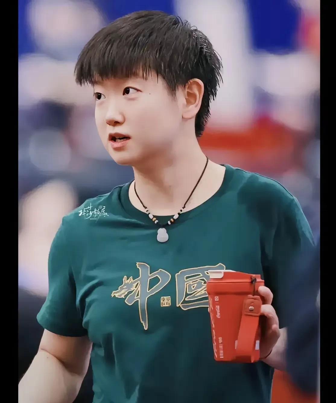 记者问红旗天工的董事长:“你为什么会选择孙颖莎作为红旗天工的代言人？”红旗天工