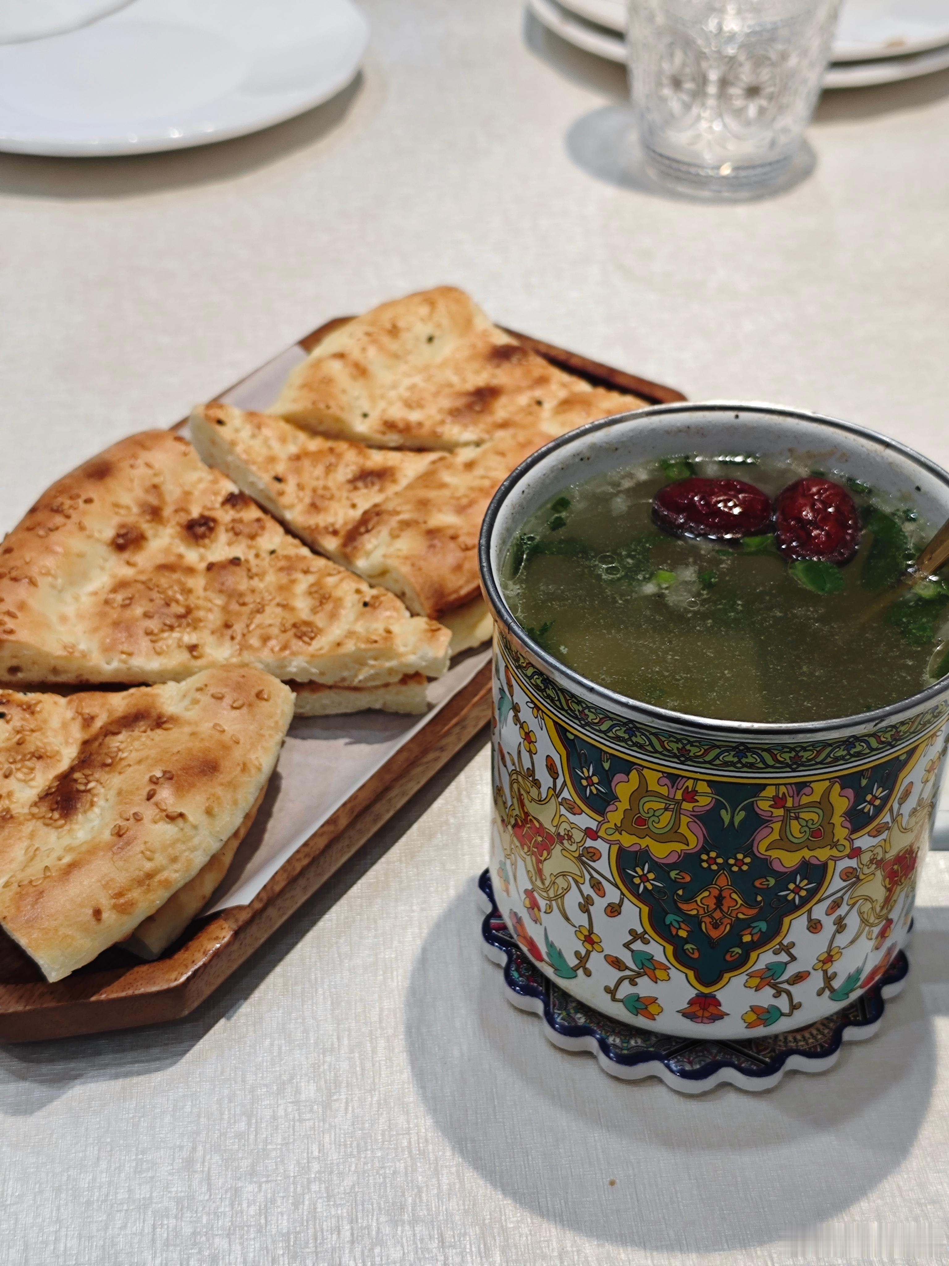 这天气就适合吃个缸子肉。西安