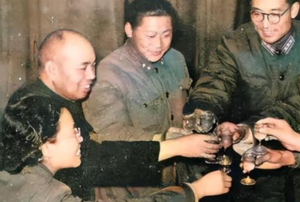 1955年，许世友喝得正高兴时，接到了北京打来的电话，他显得有些不悦，冷冷地说：