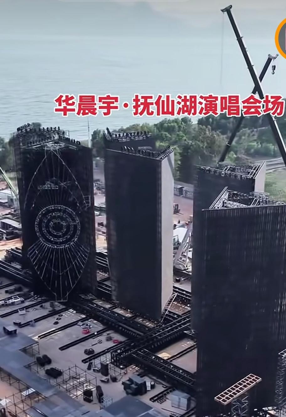 华晨宇火星演唱会的装备，好家伙，乍一看，还以为是大型基建现场。人类这是在火星上建