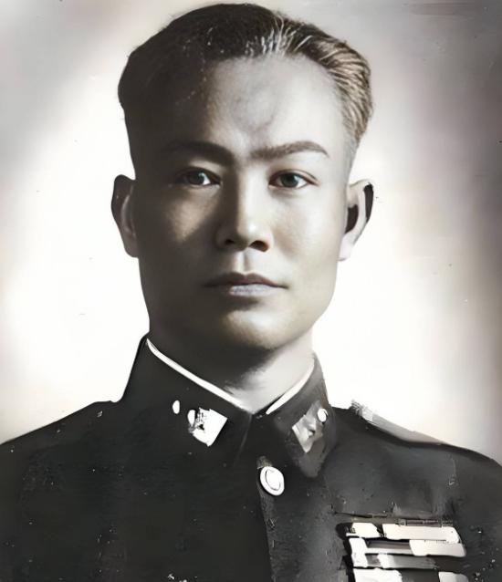 1944年，国民政府军政部长何应钦被免职，接替他的是陈诚。何应钦在这个位置上干了