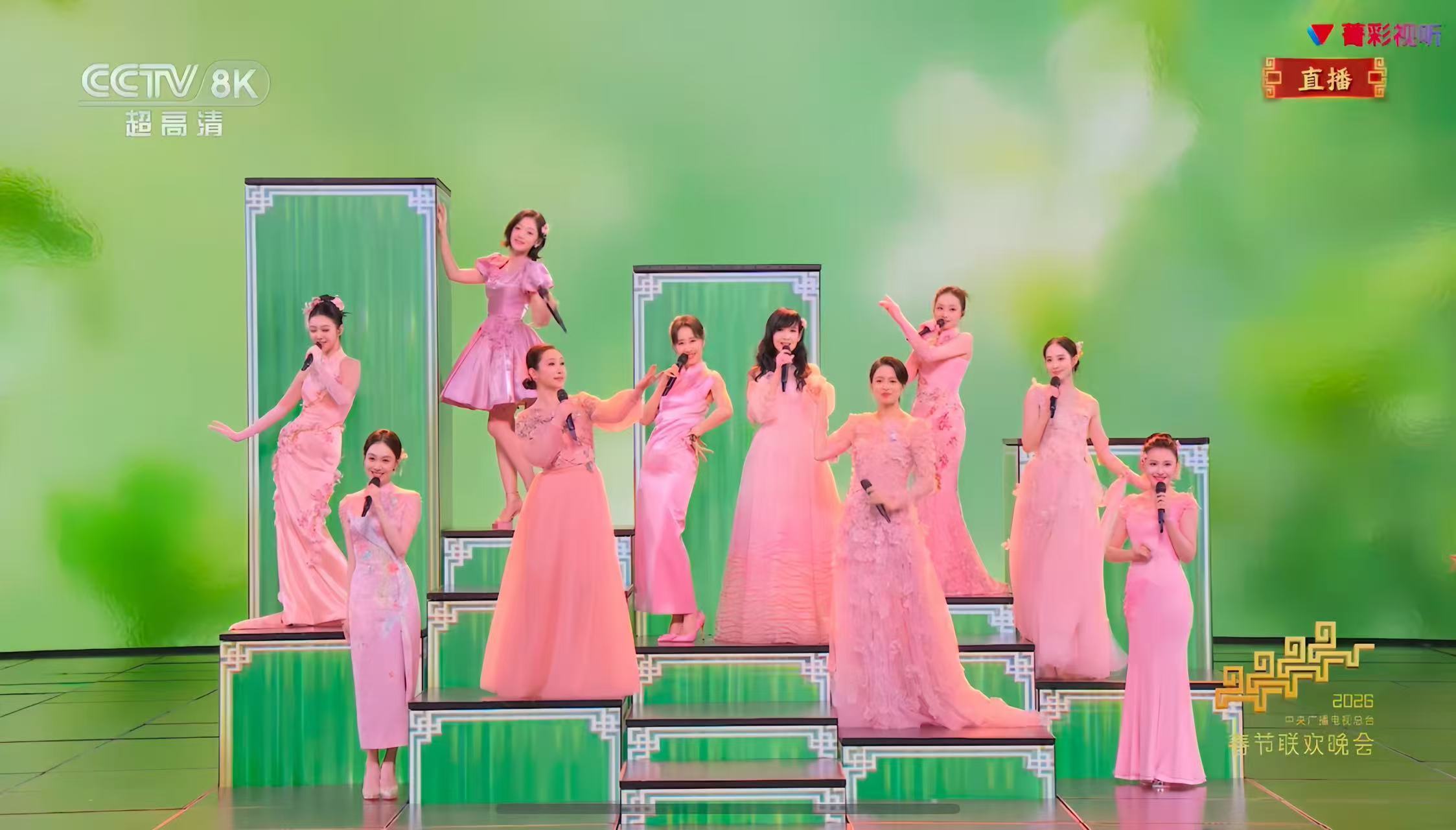 张钧甯今年春晚状态太稳了！首次登台的她，优雅气质与精致妆容完美契合。被全网热议的