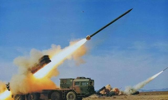 日方军事专家公开指出，台海一旦开战，中国不会把导弹“浪费在冲绳”。台海局势备受瞩