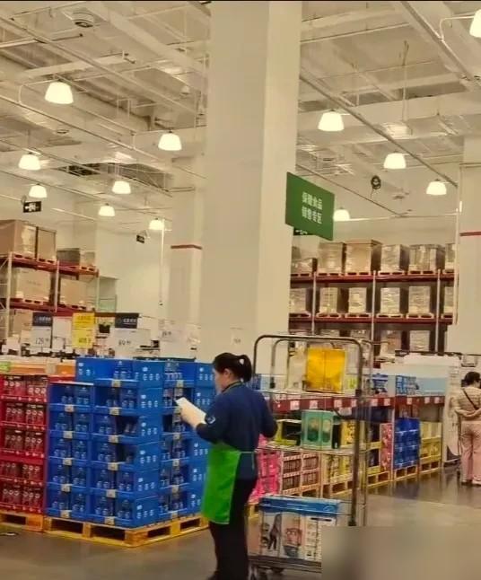 山姆的分拣员时薪涨到25块，但没人能撑过一个月。不是工资低，是人不是机器啊。