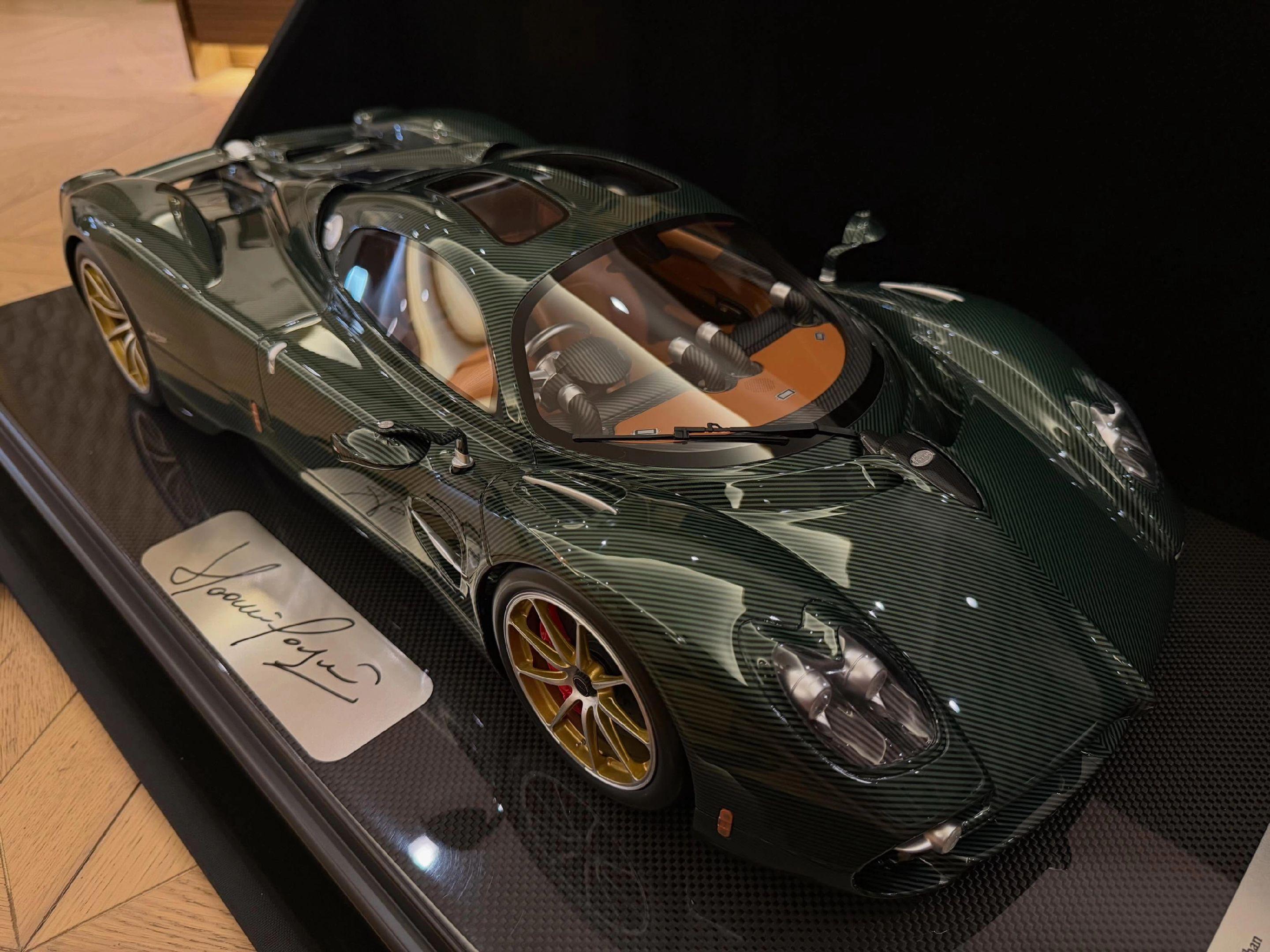 国人车主购买Pagani Utopia帕加尼赠送的1:5比例车模