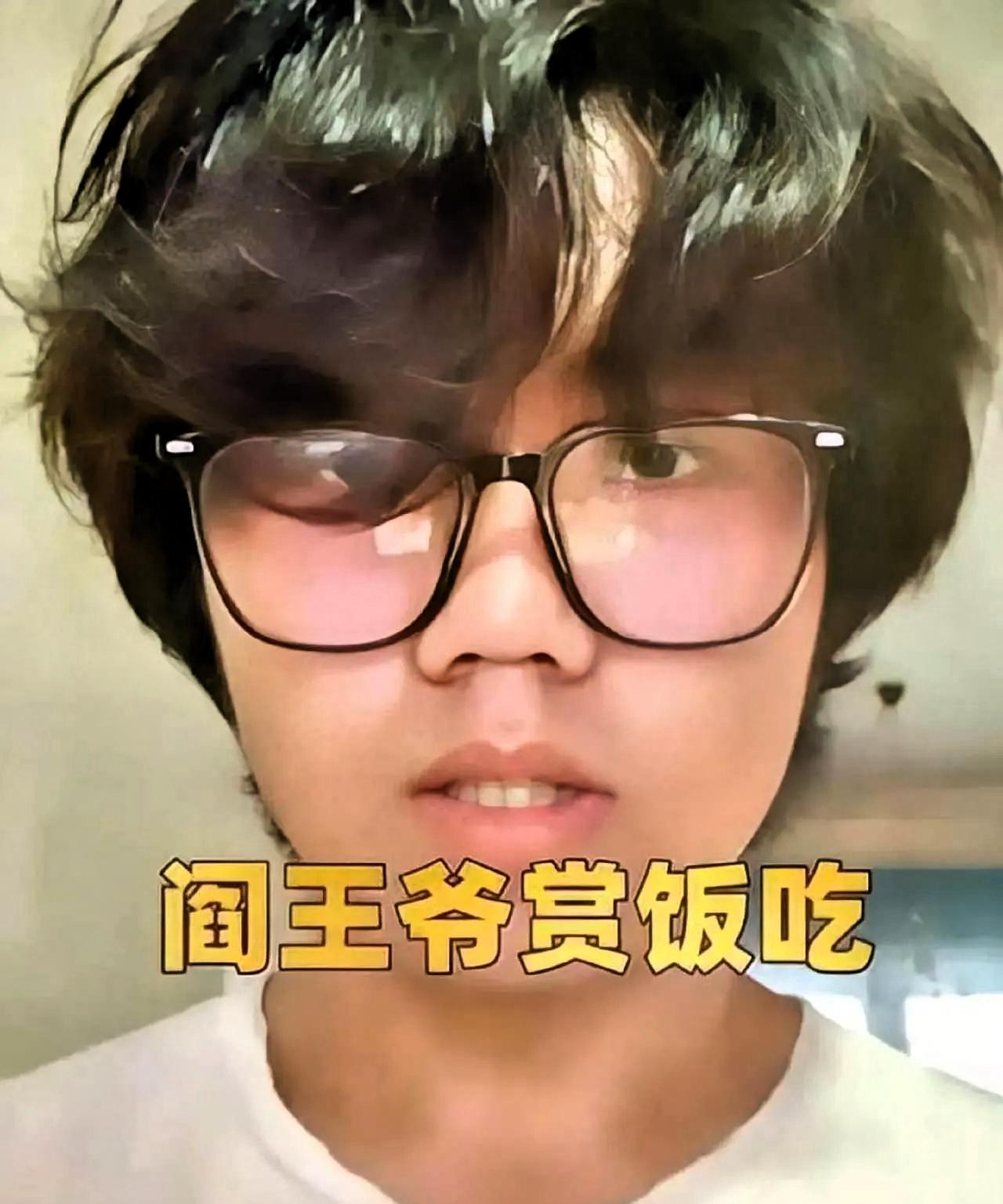 “这个男生火了！”河南，男生魏赋杰高考考了444分，大家都以为他考的这么少没啥前
