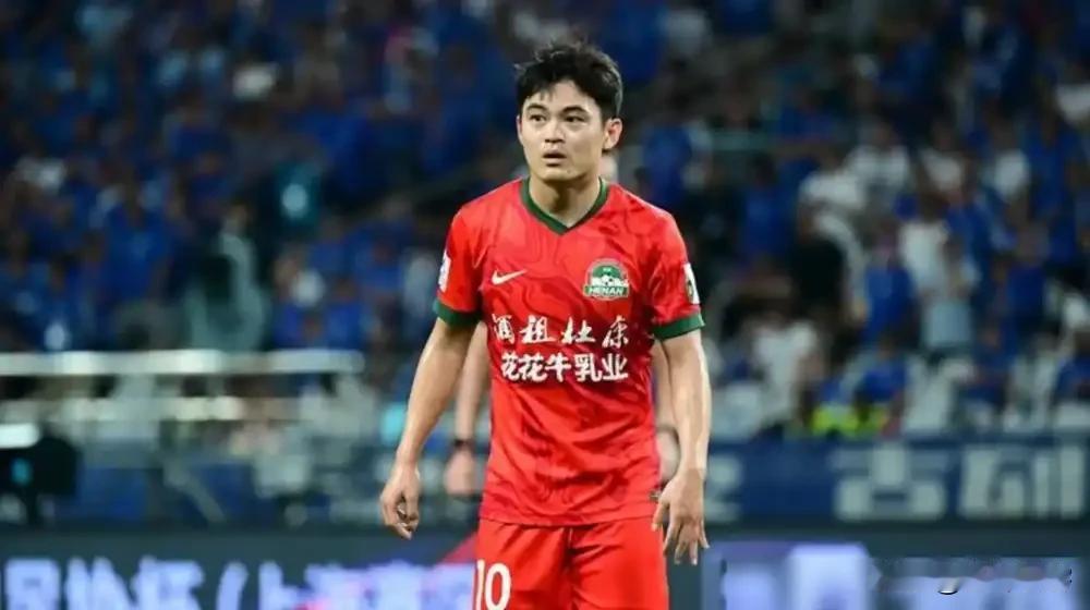 黄紫昌加盟云南玉昆有变，没想到半路却杀出个谢鹏飞！本来黄紫昌已经自我官宣离队并