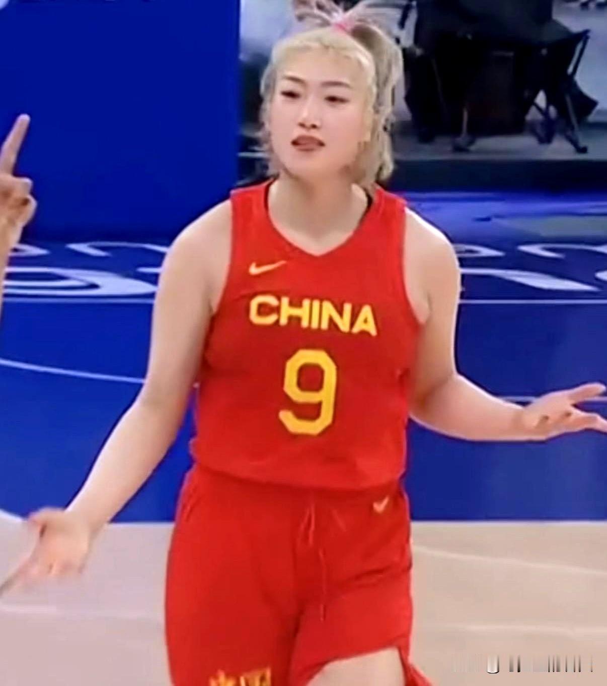 刚翻完这事，才发现被饭圈盯上的，远不止李梦一个。樊振东、朱婷这些为国出战的人，