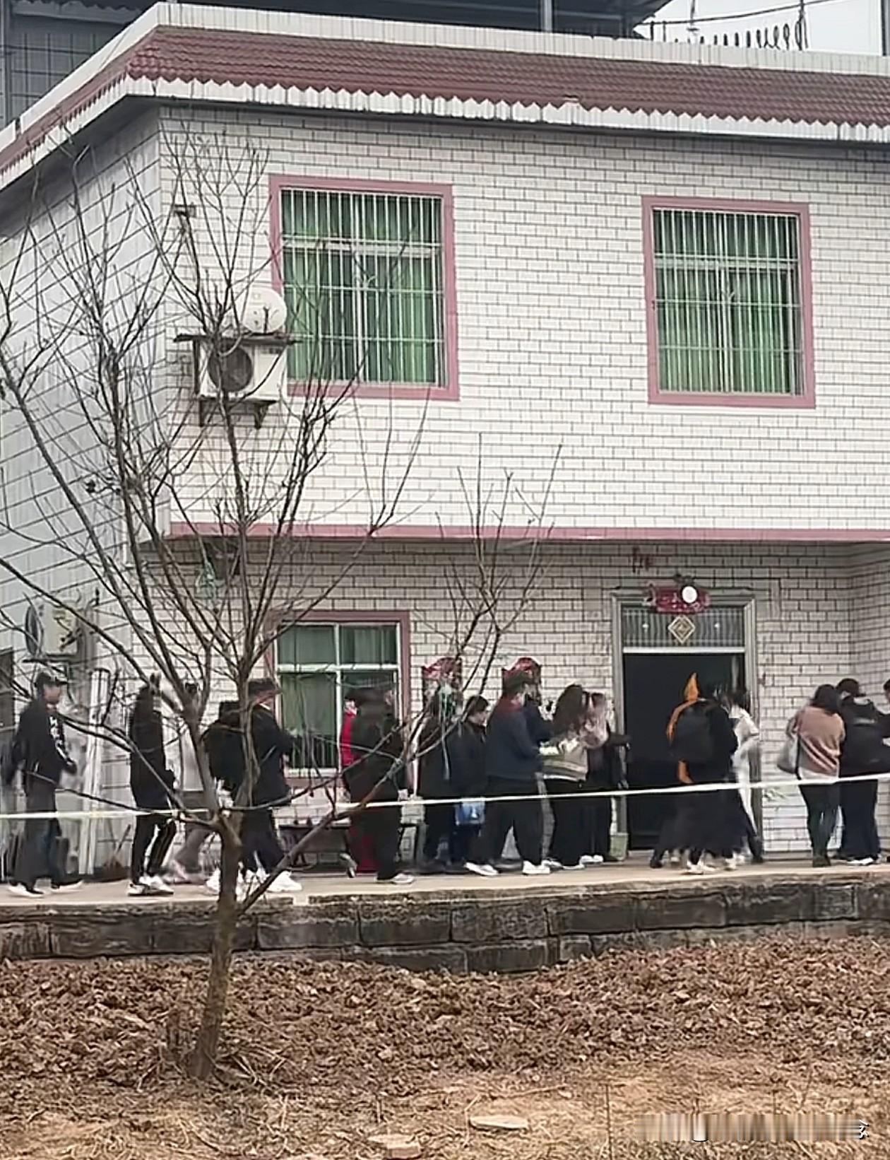 终于等到这一天，呆呆回家了，台湾同胞也到家了！“呆呆家的小保安”因为昨天