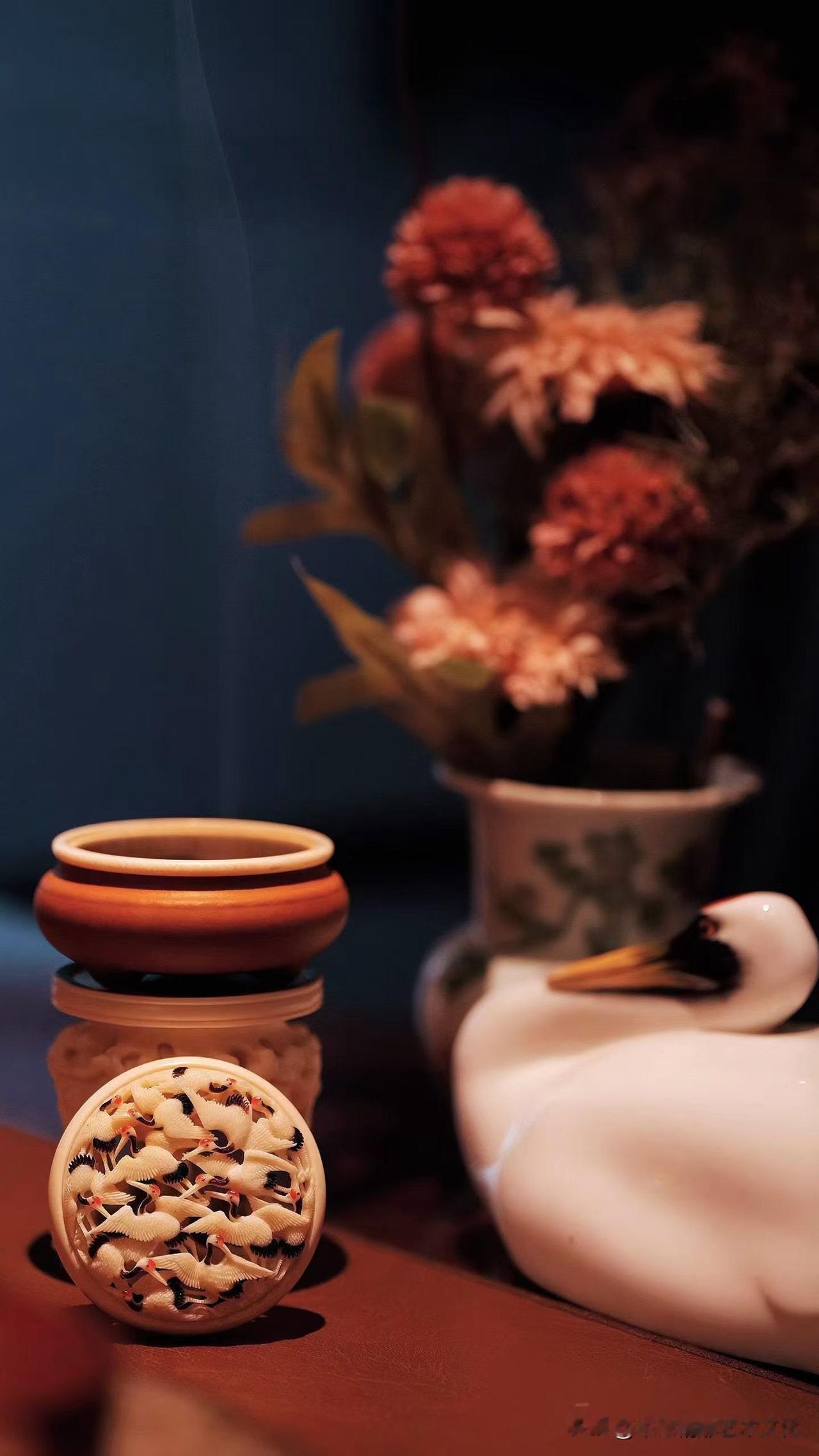 有些香炉，是用来看工的；有些香炉，是用来“安静”的。这件猛犸牙瑞鹤香炉，满
