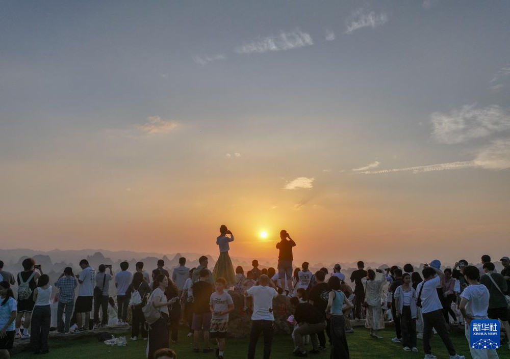 2.5天休假模式试行, 承托民生期待