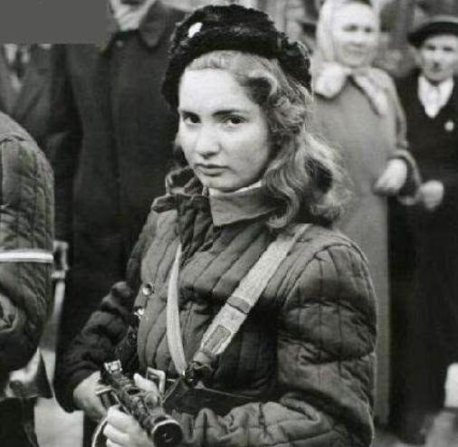 男女比例严重失衡到底能乱成什么样？1945年苏联，女人比男人足足多了2200万，