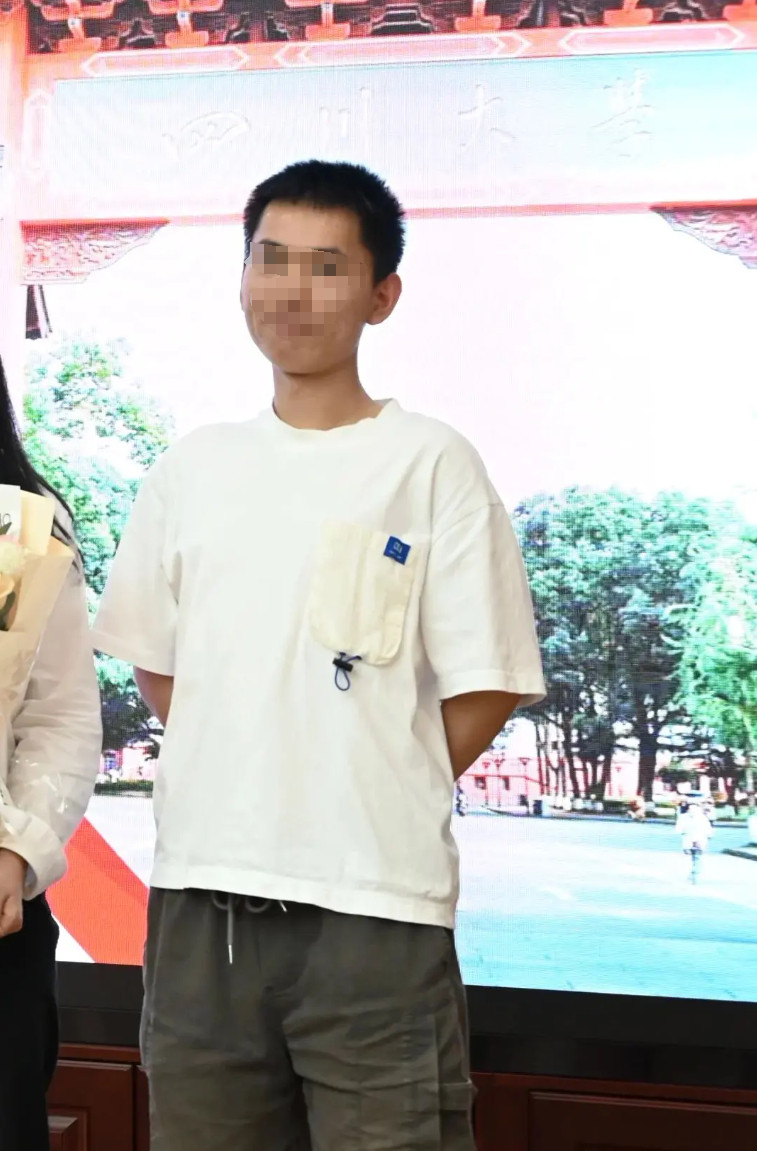 #失联博士生姐姐赴意寻人未果回国#【失联博士生的姐姐赴意大利寻人未果已回国！称“