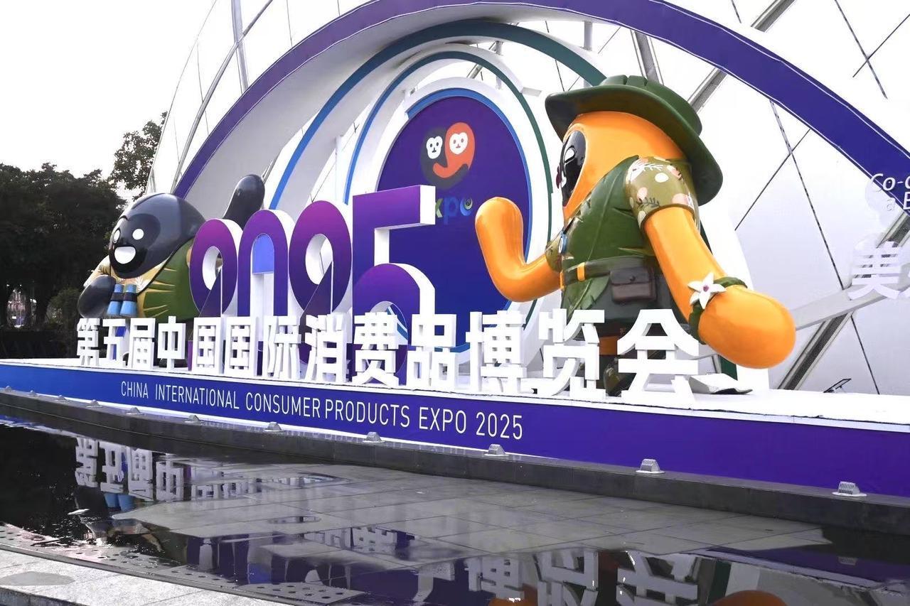 消博会上外国展商直呼“没想到”，藏着中国最硬核的底气！第六届消博会火爆开幕，