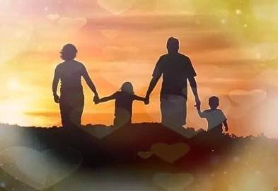 教养孩子：妈妈，什么是一个人的教养？妈妈：教养就是在个矮的人面前不谈身高，在