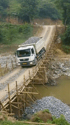 胆大的啥桥都敢过，看着都眼晕。