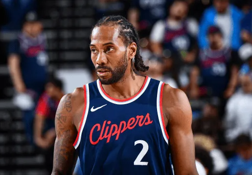 快船更新官方社媒，公布了球队的伤病报告。缺席：科怀-伦纳德（左膝挫伤）、德里克