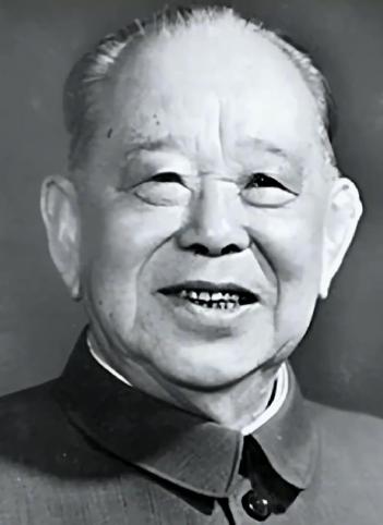 1979年6月，开国中将廖汉生回乡给前妻扫墓，结束后非要到一农妇家吃饭，下属极力