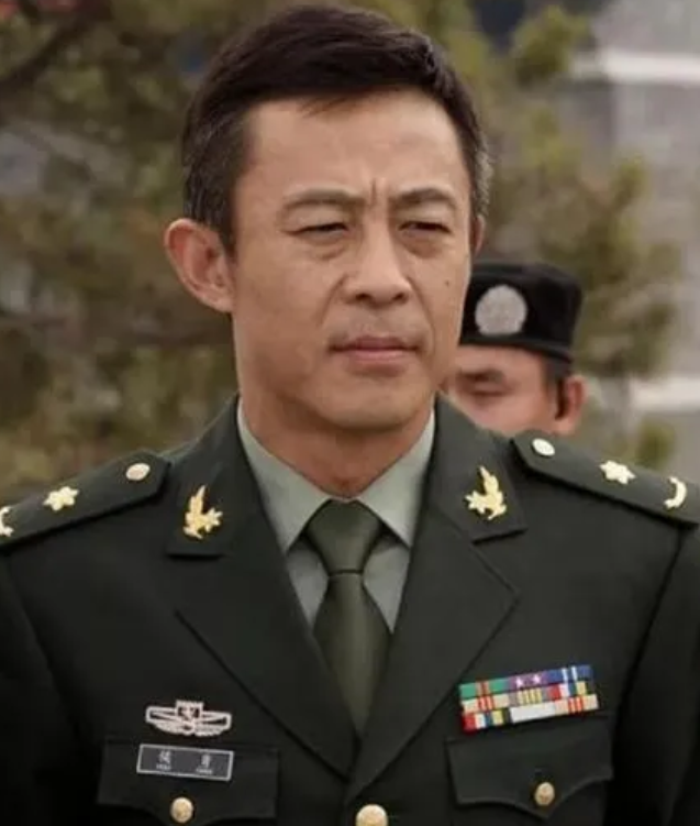 1992年，侯勇一婚娶了60后原配沈蓉，19年后离婚，二婚娶了70后的潘雨辰，两