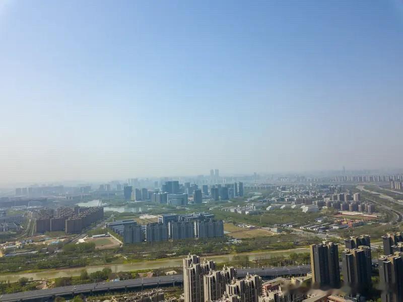 郑州楼市近十八个月房价走势出炉。郑州楼市在2025年上半年的时候，房价表现的还