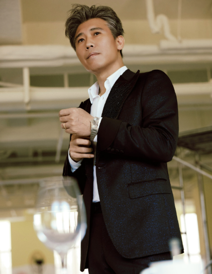 龚俊怕不是隐藏的造型导师？李乃文的竖拇指被他一秒“优化”成插兜杀，俩人同框像相声