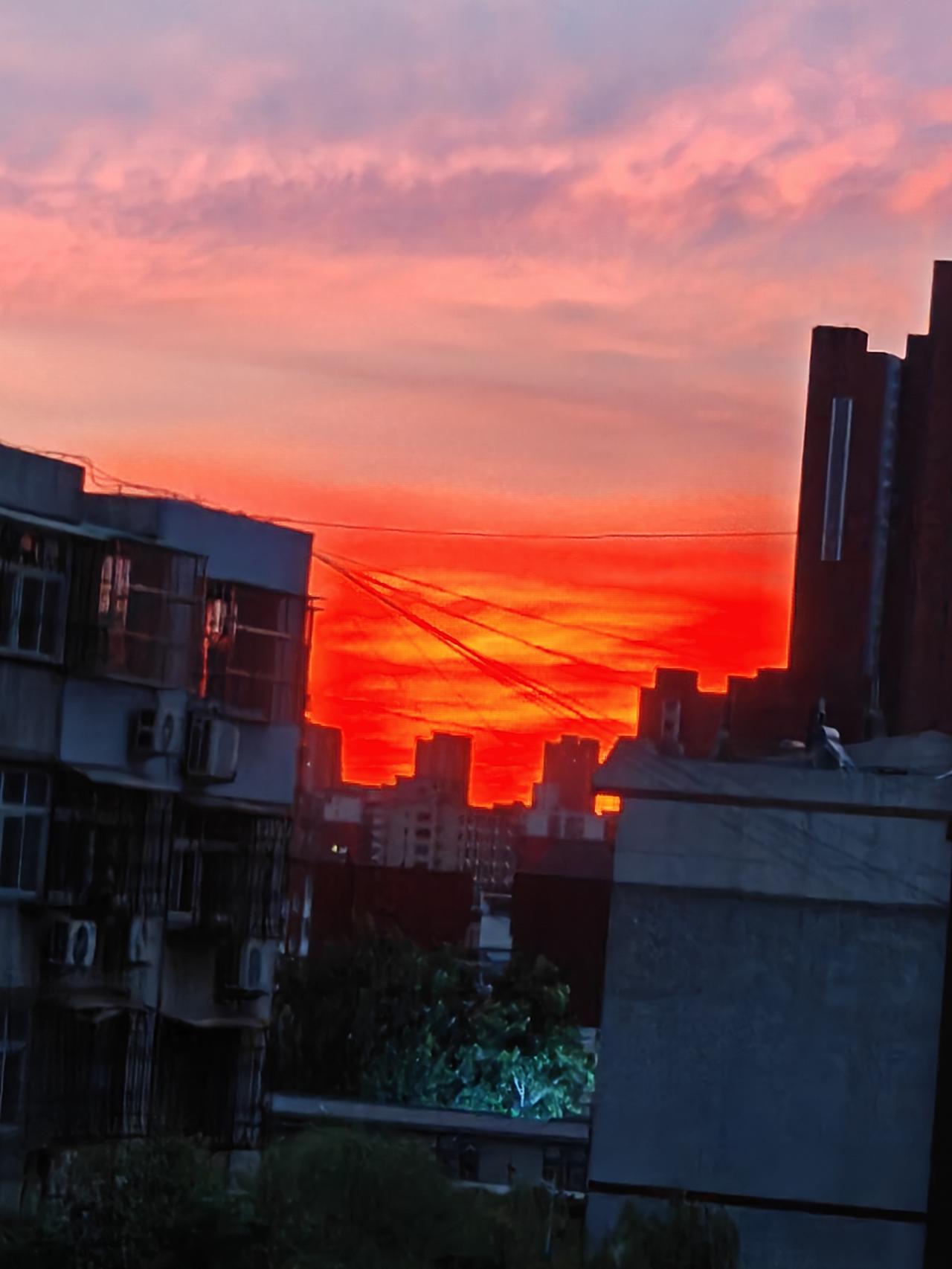 郭德纲为什么屡遭小人陷害这个题目本身就有非常大的问题，郭德纲什么时候、屡遭什么性