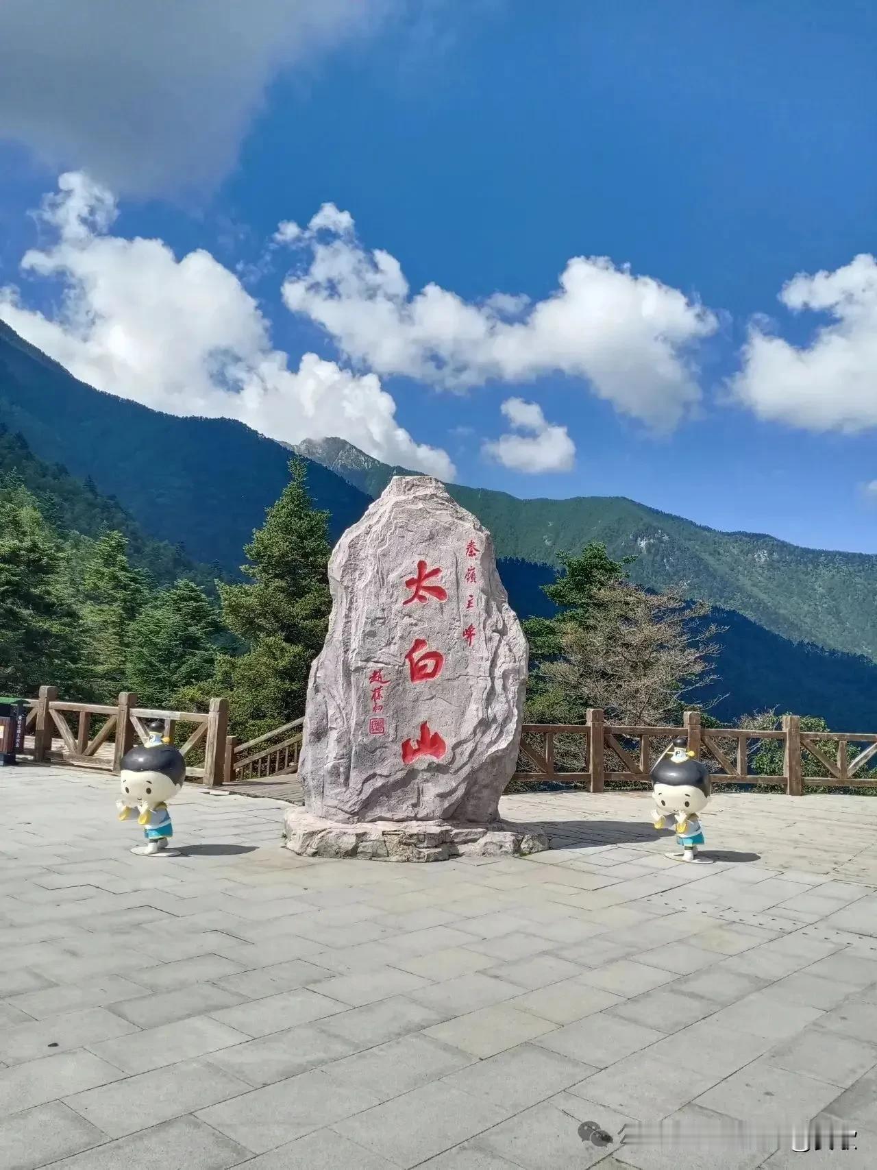 上联:远山衔白云下联:大江荡翠峡横批:江山如画