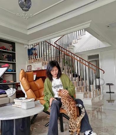 陆毅和鲍蕾在上海住顶级大别墅，真令人羡慕啊​​​