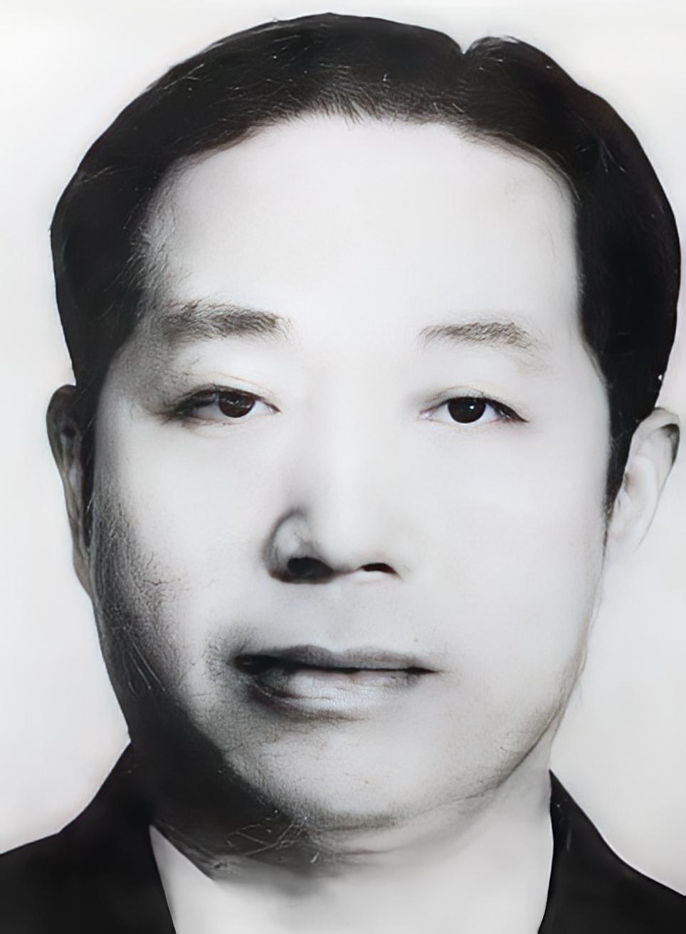 刺蒋失败后，百变杀手华克之投奔延安，伟人当场断言：你绝不能留在这里！1937年的