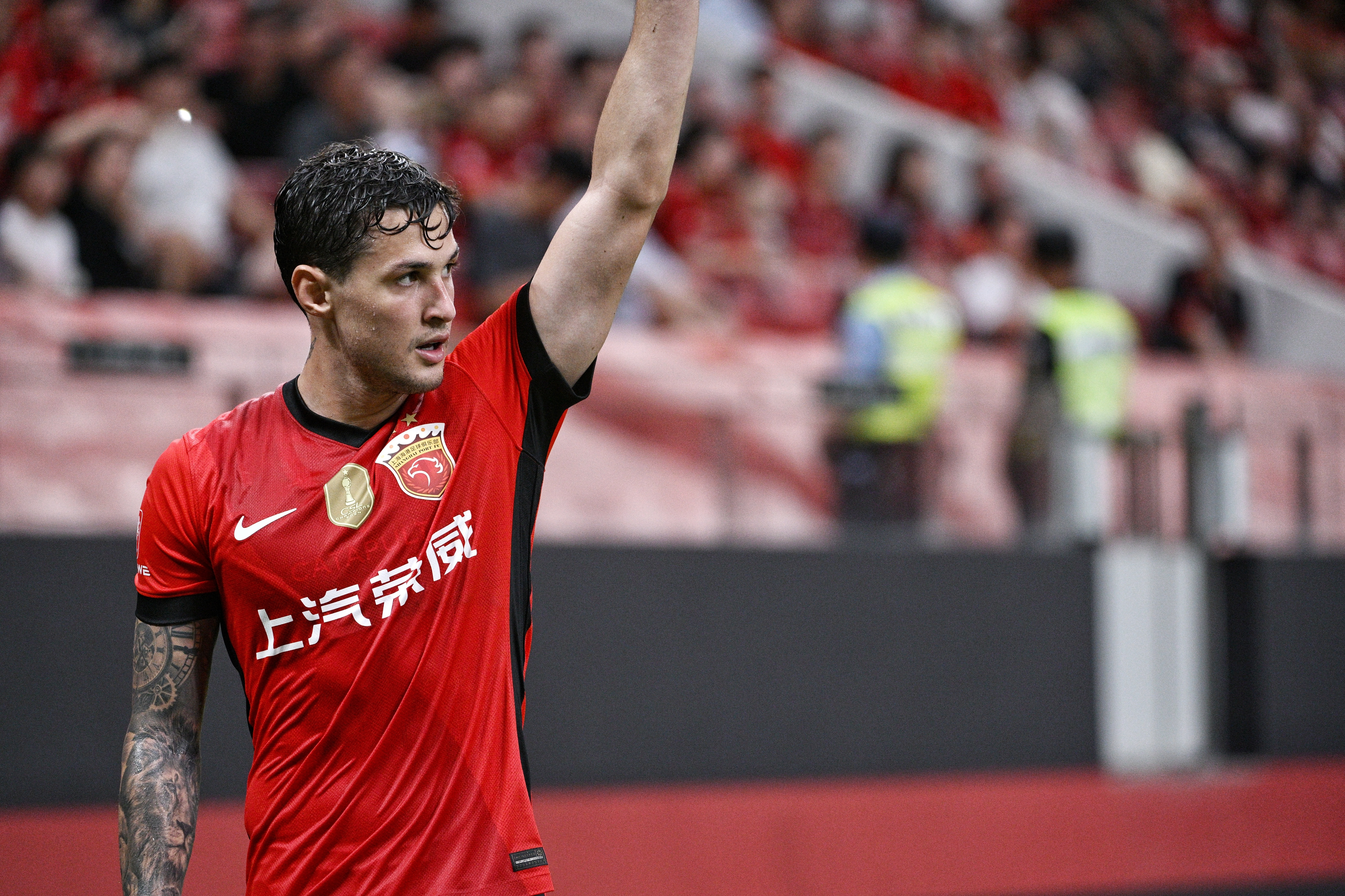 一些小故事今天重温了一下赛季的个别视频。最后一轮客场vs大连英博的比赛中，进球恰