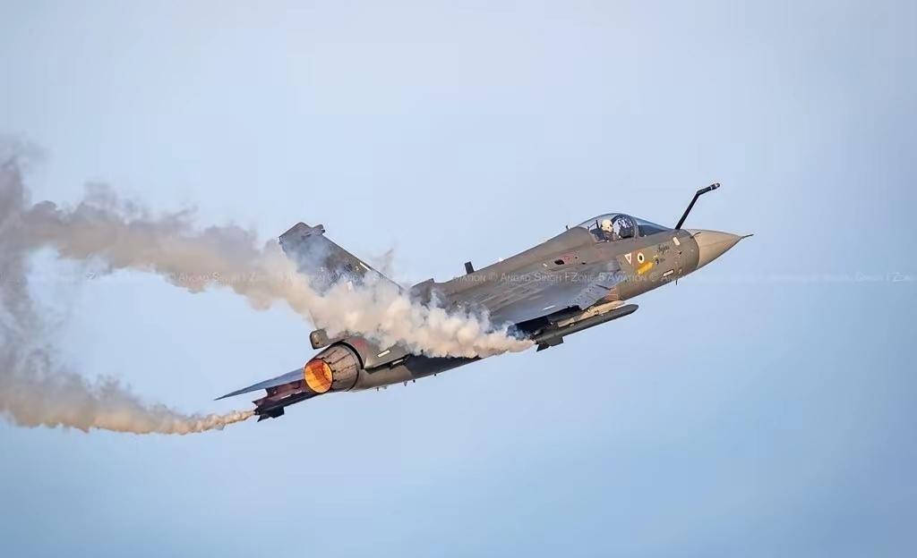 据我个人分析，原因找到了，无非就两点造成事故的：一是迪拜的空气太纯洁，太稀薄，撑