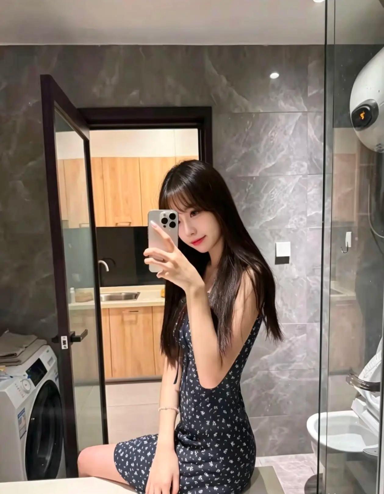 身材匀称曼妙，这样的小甜妹喜欢吗？