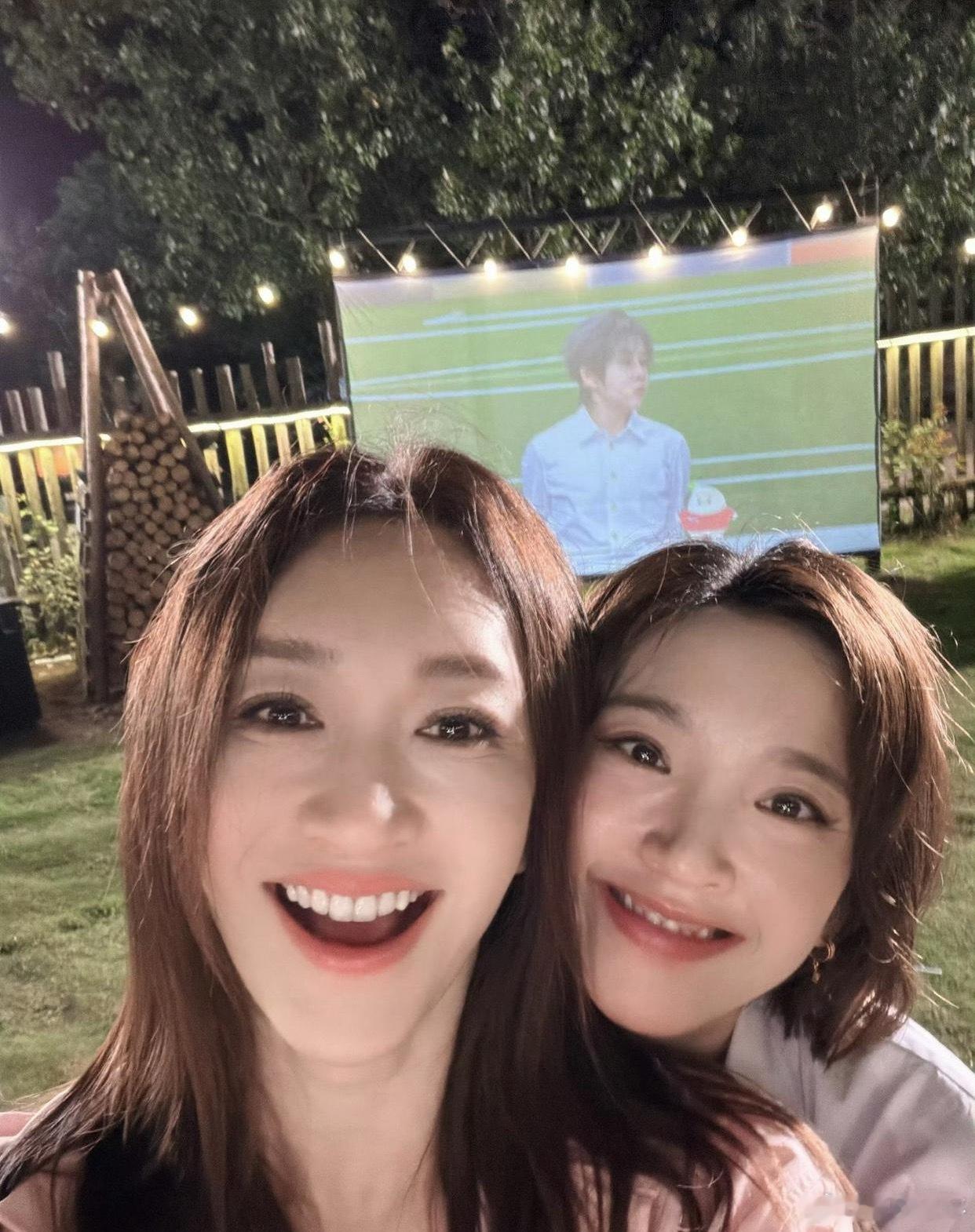 1.李昀锐的学生时代非常丰富，小时候经常坐绿皮火车去周边的城市比赛、学习。2.田