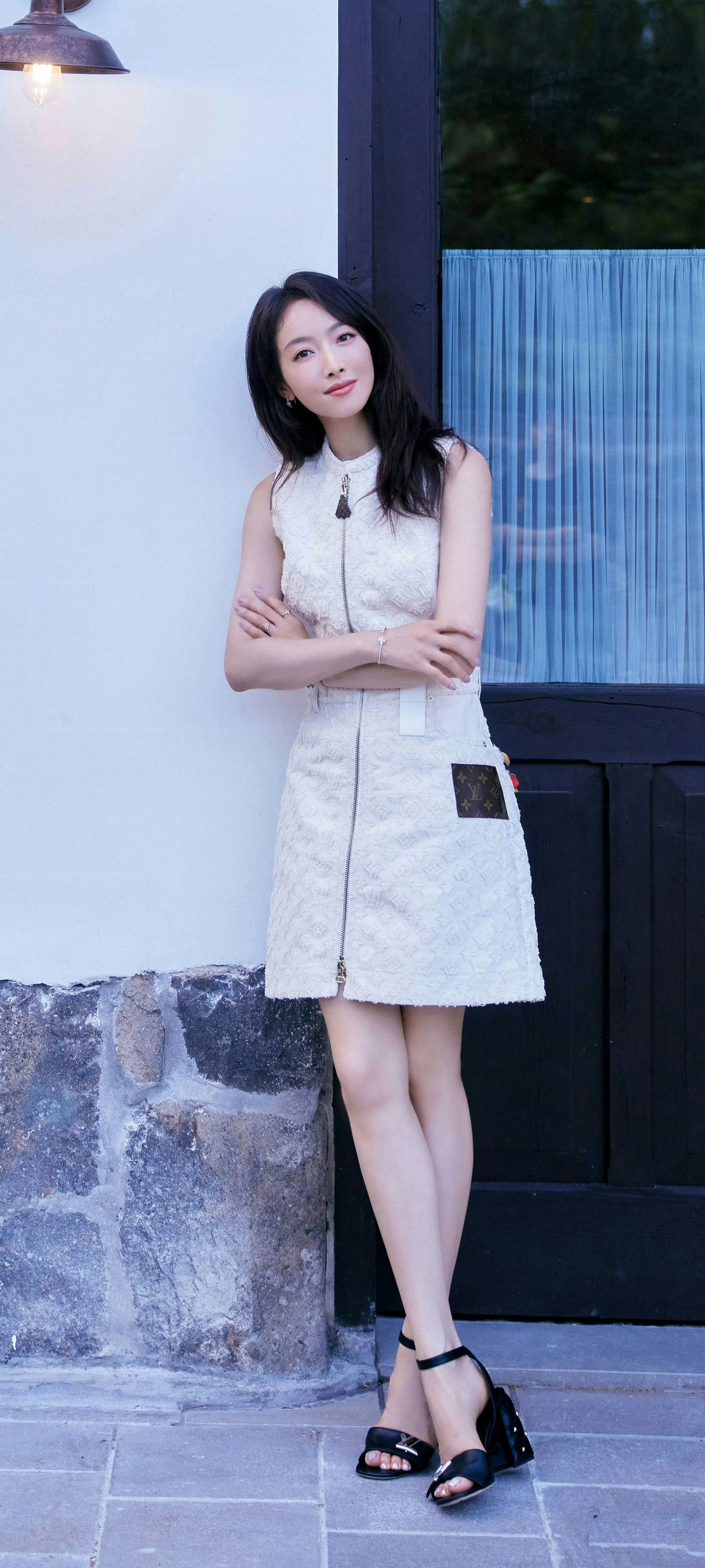 宋茜出道十六周年，裙装大长腿，真好看。宋茜