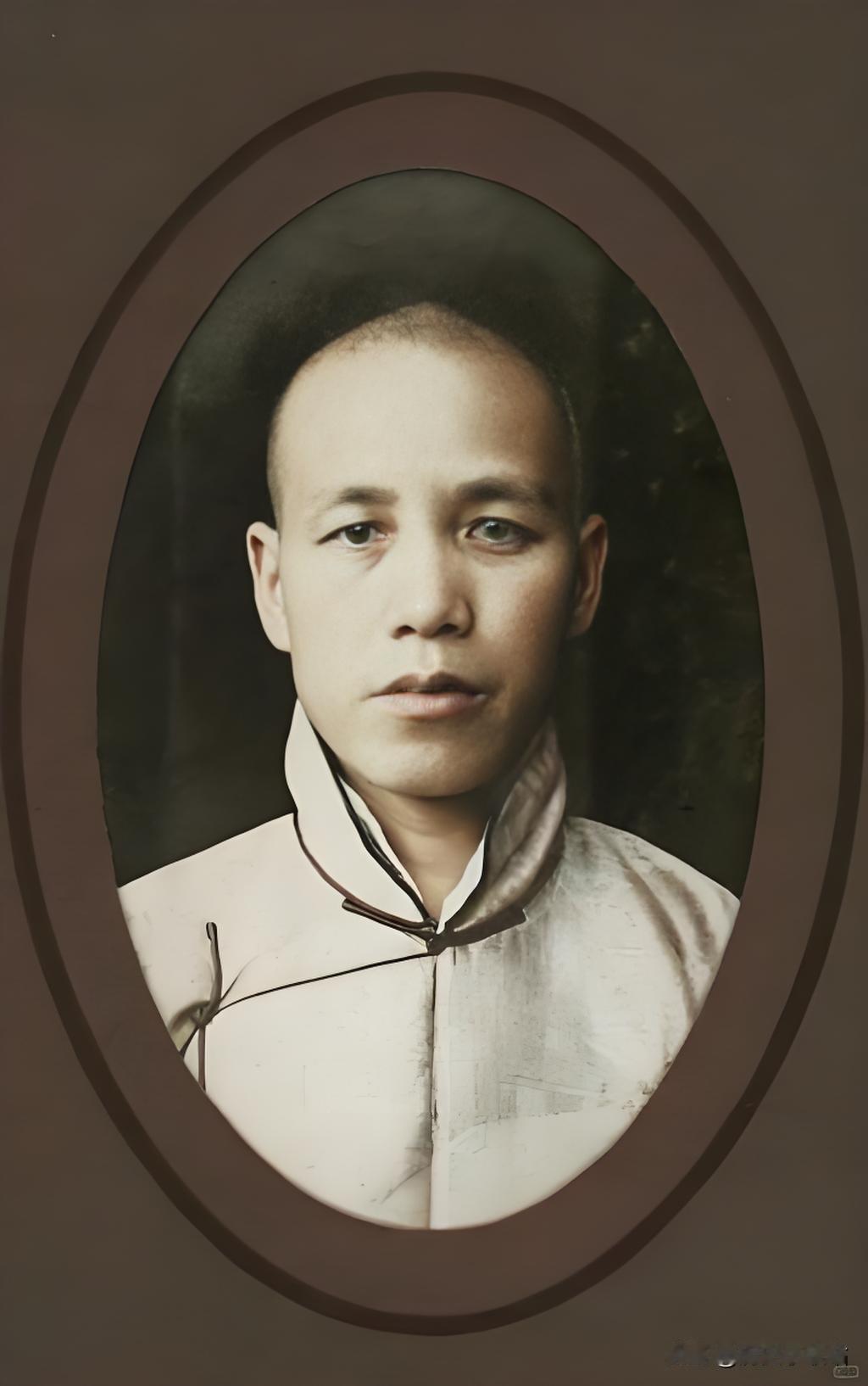 照片是储秀宫首领太监瑞福，说白了，他就是储秀宫的“物业经理+保安队长+后勤总管”