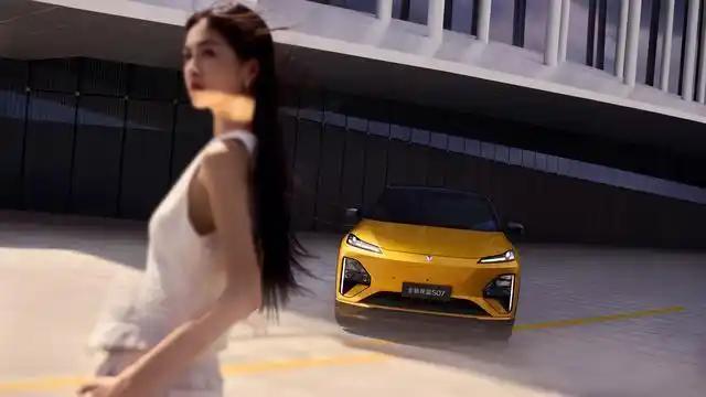 深蓝S07：15万级家庭出游优选！华为智驾护航，超大空间装下快乐想象一下，白