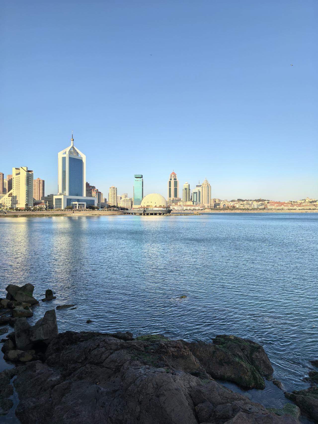 中国经济一年一个台阶：2025年人均GDP接近1.4万美元，标志着中国正稳步向高