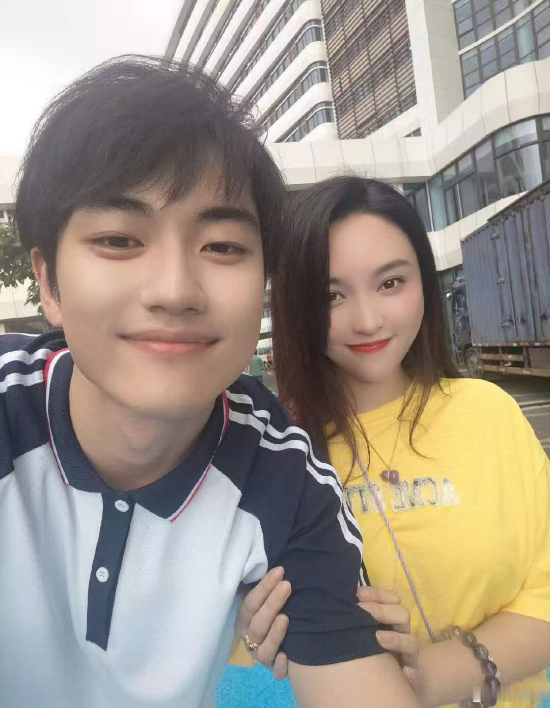 谁能像金莎爱孙丞潇一样爱我被金莎对孙丞潇的偏爱狠狠戳中，花式夸颜值还夸性格，新婚