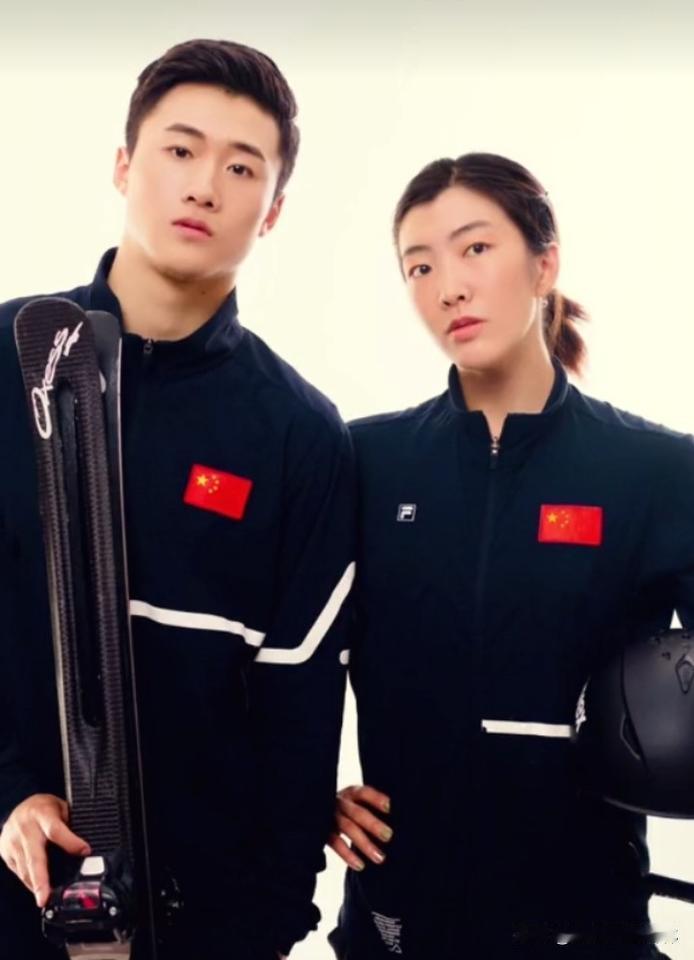 冬奥冠军王心迪被队友“催生”。王心迪获得冠军，天马大声对着桃子和心迪喊了句“生