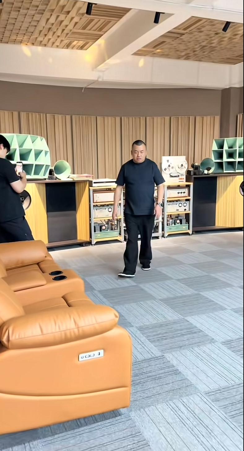 北京坤哥，虚荣心太强了，又拿出了价值500万的美国杰士进口音响体统，招待前来做客