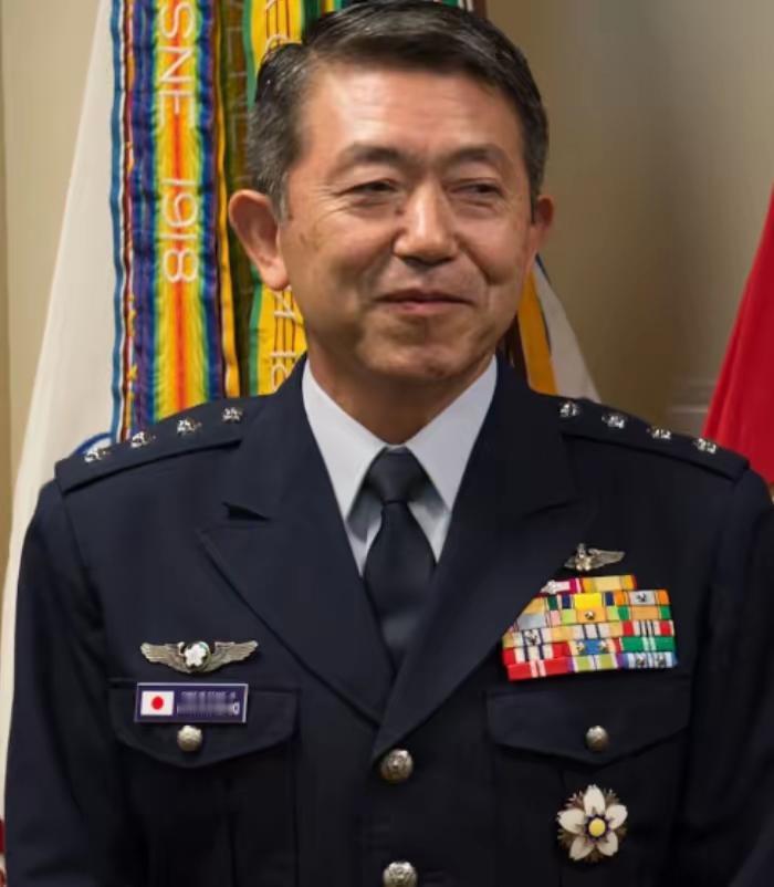 为什么中方对岩崎茂实施制裁后，日方态度变软了?关键就在于中方冻结的那笔超1.2