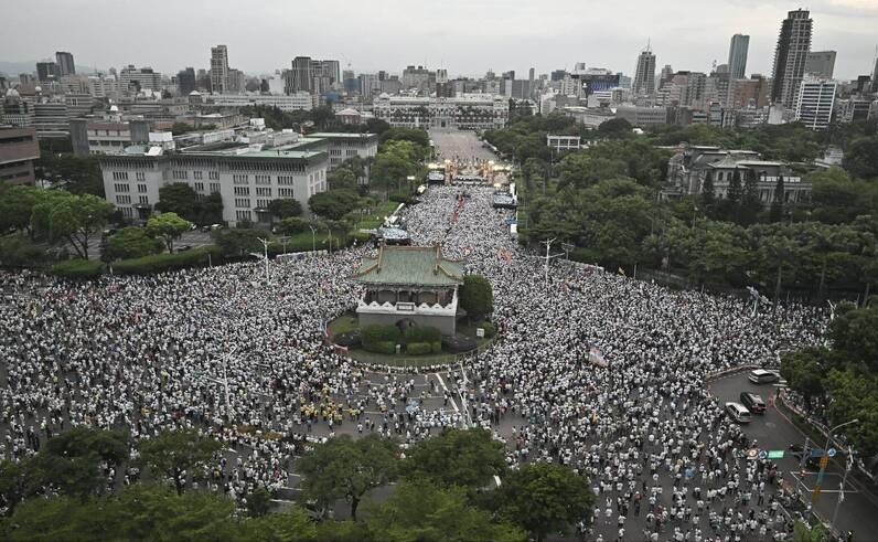 20万人参加凯道游行？亲绿名嘴：不超过3万人台湾中联油脂致癌油风暴延烧，国民党