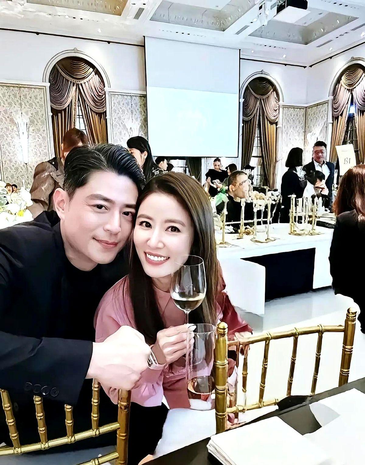 霍建华这种老公，才是人间吧！2023年夫妻俩合体出席活动，看他全程护着老婆，