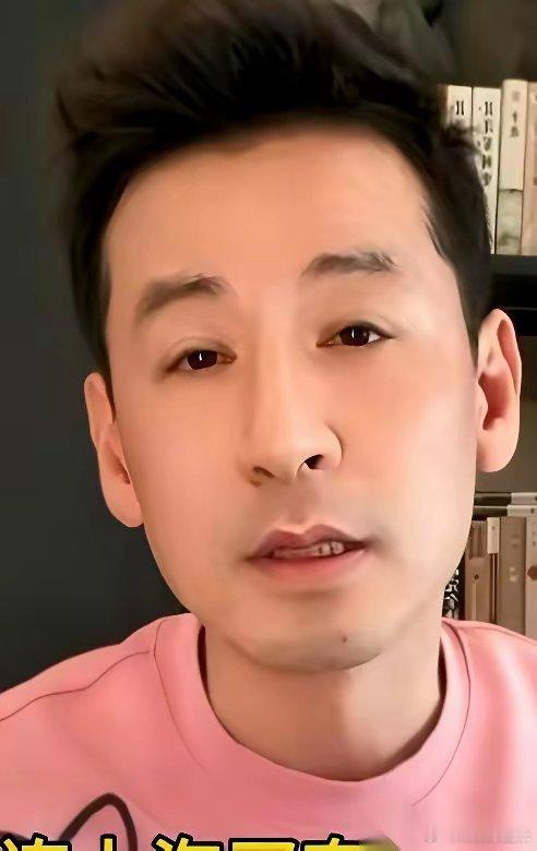 演员钱泳辰，掰着指头给你算了笔账。他说，你一个月赚3000，一年就是3万。不吃不