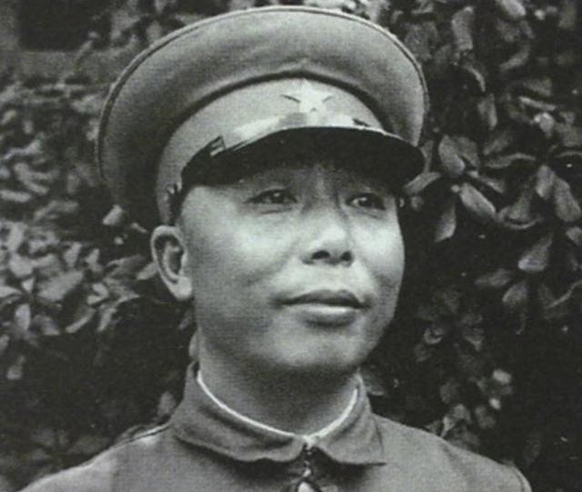 宋时轮虽然不太服气粟裕，但打阻击很卖力。宋时轮资历远远超过了粟裕，是教员的井冈山
