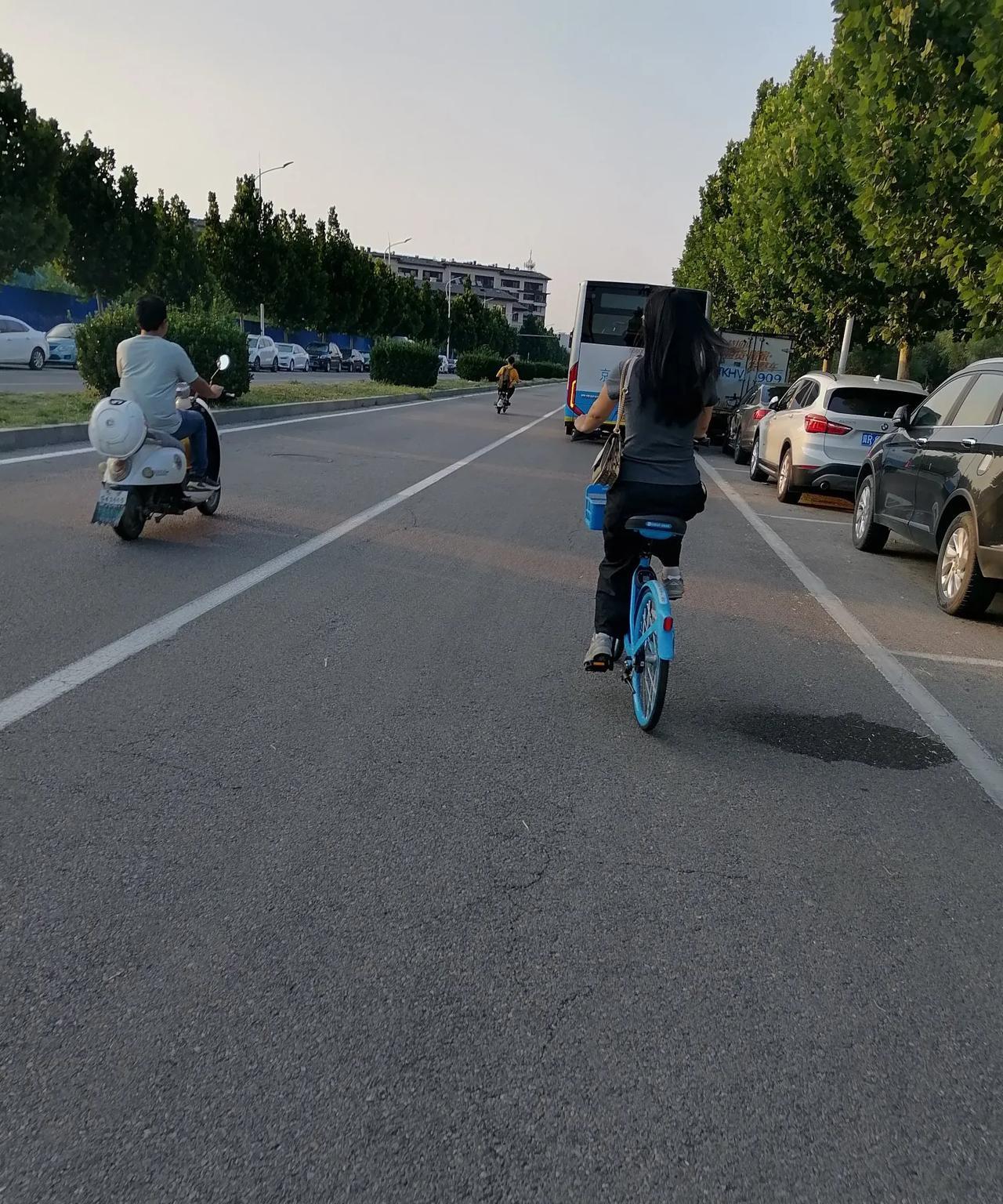 羡慕吧这身材[呲牙笑]
